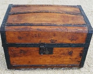 1110	ANTIQUE PINE SMALL DOME TOP STAGECOACH TRUNK, APPROXIMATELY 20 IN X 13 IN X 15 IN
