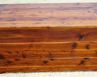 1116	CEDAR CHEST W/TRAY, APPROXIMATELY 37 IN X 19 IN X 17 IN
