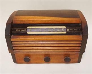 1168	ANTIQUE RCA VICTOR 56 X 3 TABLE TOP RADIO IN WOOD CASE, APPROXIMATELY 8 IN X 14 1/2 IN X 9 IN HIGH
