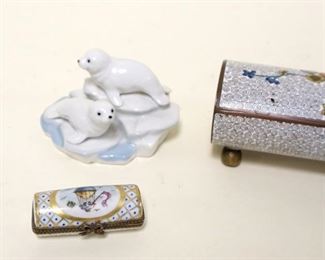 1204	LOT OF ASSORTED SMALLS INCLUDING CLOISONNE HINGED DRESSER BOX
