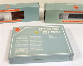 1223	RAILWAY EXPRESS AGENCY TRAIN CARS FLAT CARS & TRACK
