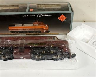 1224	RAILWAY EXPRESS AGENCY TRAIN CARS ALCO FA-1 DIESEL LOCOMOTIVE
