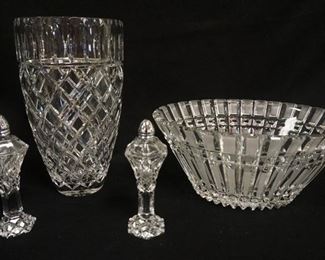 1232	4 PIECE LOT OF QUALITY CRYSTAL INCLUDING SIGNED GALAWAY 10 IN VASE
