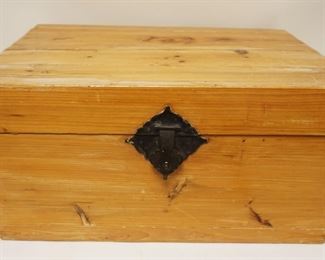 1235	ANTIQUE DOVETAILED PINE BOX W/BRASS CLASP ON FRONT, APPROXIMATELY 16 IN X 25 IN X 13 IN HIGH
