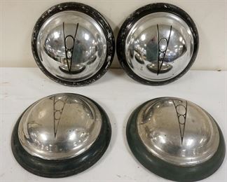 1255	4 VINTAGE 1930'S FORD HUBCAPS
