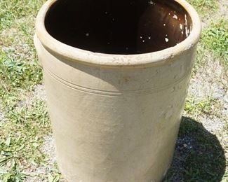 1261	20 GALLON CROCK, HAIRLINES & CHIPS
