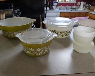 Vintage Pyrex Spring Daisy bake serve and store casserole dishes