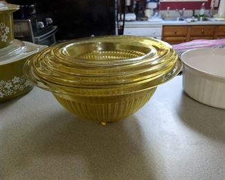 Vintage Hazel Atlas nesting bowls