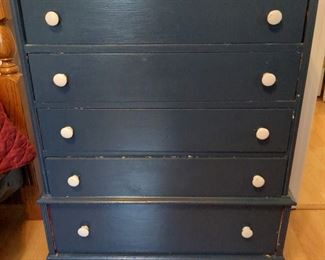 Chest of drawers 29 in w x 18 in d x 40 in h