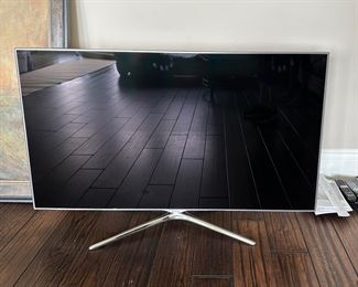SAMSUNG FLATSCREEN TV (2013)