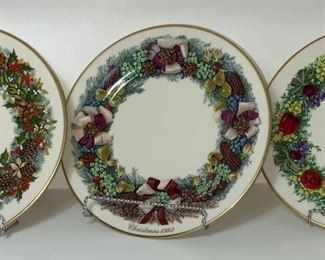  Lenox Colonial Christmas Wreaths Plaates Representing the 13 Colonies: 1981-“Virginia” (1st Colony, 1982 “Massachusetts”(2nd Colony), 1983 “Maryland”(3rd Colony)