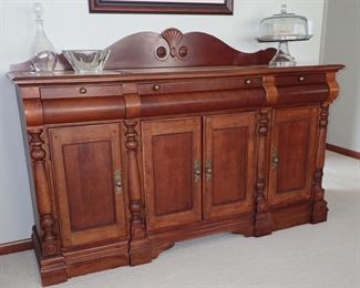 ELEGANT WITH FINE DETAILS BUFFET / LOTS OF STORAGE / LINED DRAWERS / A MUST SEE PIECE !!!