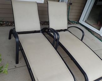 OUTDOOR LOUNGERS 