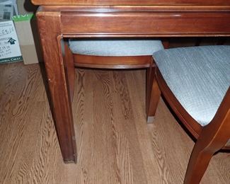 DETAILED CARVED ASIAN TABLE WITH 6 CHAIRS