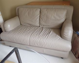 LEATHER LOVESEAT