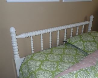 WHITE FULL BED HEADBOARD & FOOTBOARD & MATTRESS - BEDDING