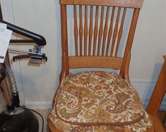 VINTAGE OAK CHAIR