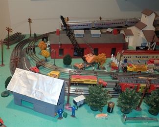 FULL TOWN WITH 3 TRAINS RUNNING THUR IT