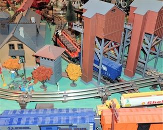 FULL TOWN WITH 3 TRAINS RUNNING THUR IT - WITH BUILDING - VEHICALS - TREES - PEOPLE - BASEBALL FIELD & PLAYERS - TRAIN STATION - TRAIN WITH FULL CARS - LOGS - ANIMALS - ETC.