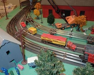 FULL TOWN WITH 3 TRAINS RUNNING THUR IT - WITH BUILDING - VEHICALS - TREES - PEOPLE - BASEBALL FIELD & PLAYERS - TRAIN STATION - TRAIN WITH FULL CARS - LOGS - ANIMALS - ETC.