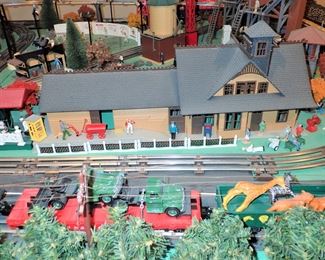 FULL TOWN WITH 3 TRAINS RUNNING THUR IT - WITH BUILDING - VEHICALS - TREES - PEOPLE - BASEBALL FIELD & PLAYERS - TRAIN STATION - TRAIN WITH FULL CARS - LOGS - ANIMALS - ETC.