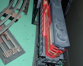 FULL TOWN WITH 3 TRAINS RUNNING THUR IT - WITH BUILDING - VEHICALS - TREES - PEOPLE - BASEBALL FIELD & PLAYERS - TRAIN STATION - TRAIN WITH FULL CARS - LOGS - ANIMALS - ETC.