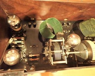 AMBOROLA RADIO/ AMERICAN BOSCH / MAGNETO CORP/ MODEL 16 1925 / 6 TUBE BATTERY RADIO / BURL CASE