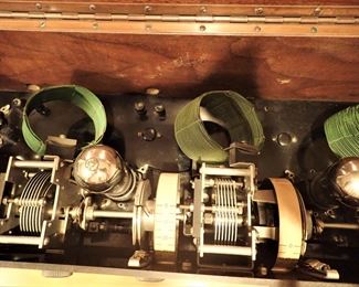 AMBOROLA RADIO/ AMERICAN BOSCH / MAGNETO CORP/ MODEL 16 1925 / 6 TUBE BATTERY RADIO / BURL CASE