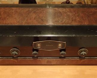 AMBOROLA RADIO/ AMERICAN BOSCH / MAGNETO CORP/ MODEL 16 1925 / 6 TUBE BATTERY RADIO / BURL CASE