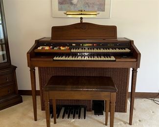 HAMMOND ORGAN