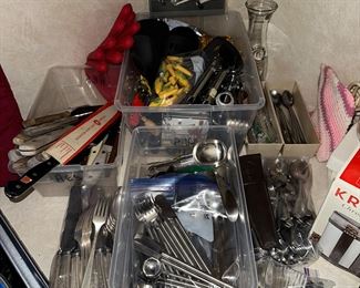 UTENSILS, FLATWARE, KNIVES