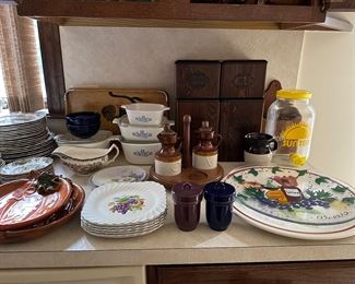 DISHES, WOOD CANISTER SET