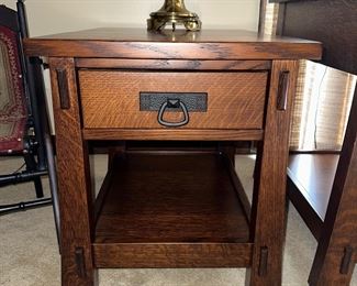 CRAFTSMAN STYLE END TABLE