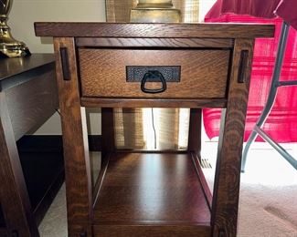 CRAFTSMAN STYLE END TABLE