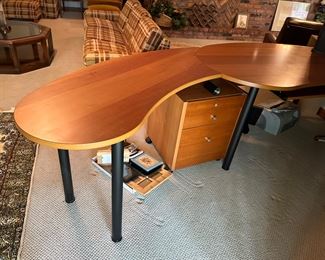 DESK (FILE CABINET NOT FOR SALE)