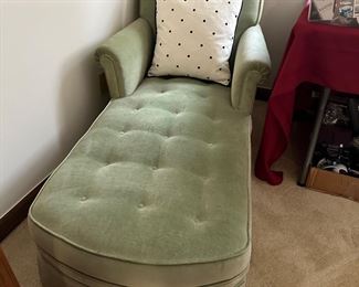 VINTAGE CHAISE LOUNGE