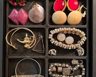 EARRINGS & BRACELETS