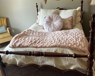 Full antique bed 