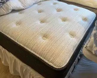 Twin mattress and boxspring