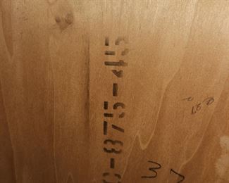 Thomasville dining set: hutch and dining table with chairs