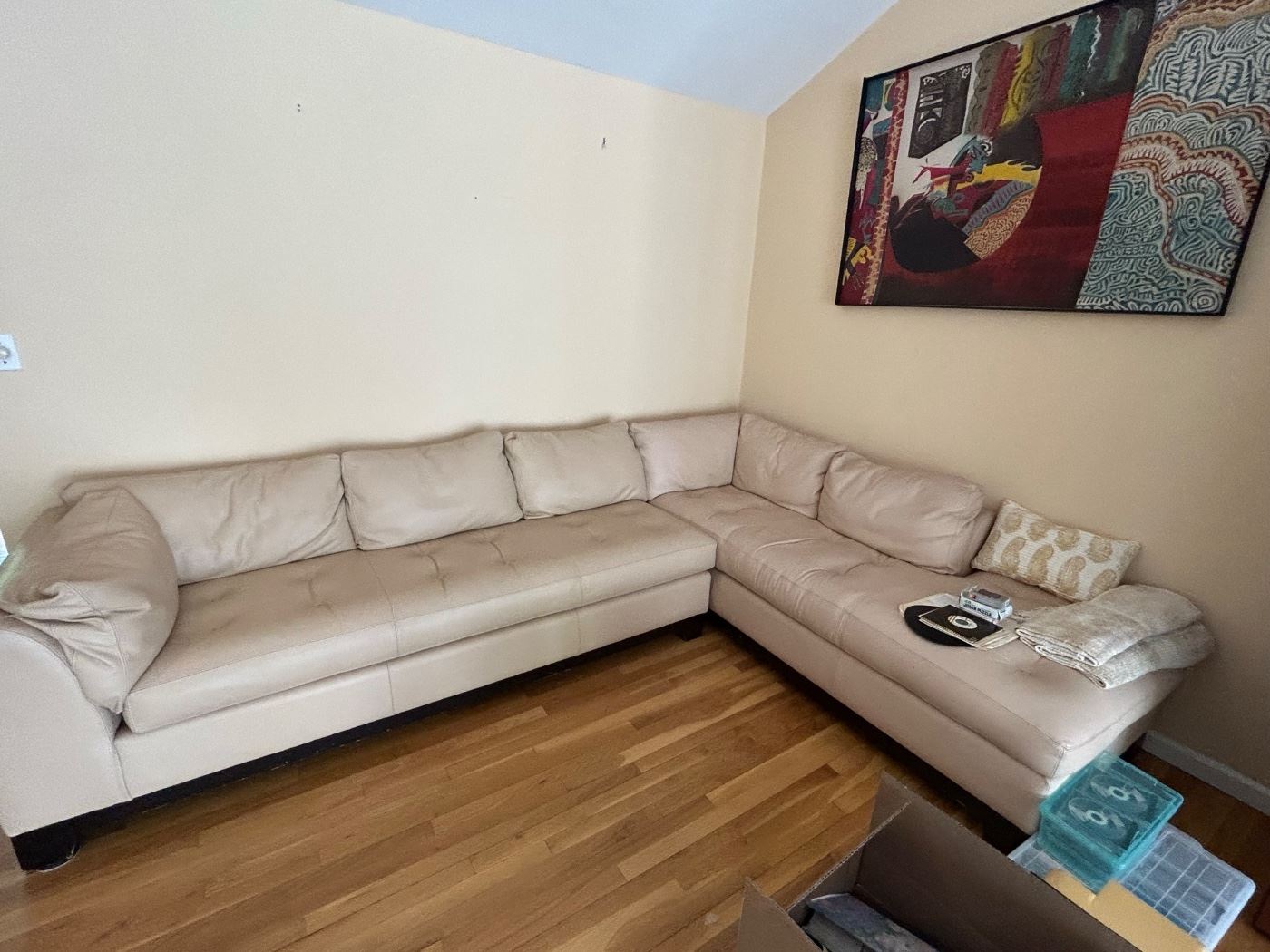 Italian Leather sectional excellent condition
$400 or best offer