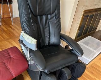 Massage chair in great working condition
$ 425 or best offer