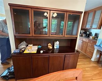 Midcentury china cabinet
300$ or best offer