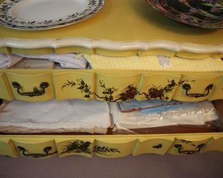 Los of table linens