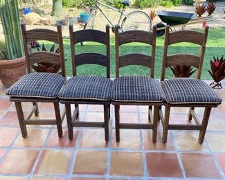 Rustic Wood Patio Table with/ 4 Chairs Table: 31.5 in H x 43in Diameter