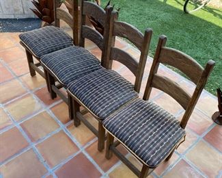 Rustic Wood Patio Table with/ 4 Chairs Table: 31.5 in H x 43in Diameter