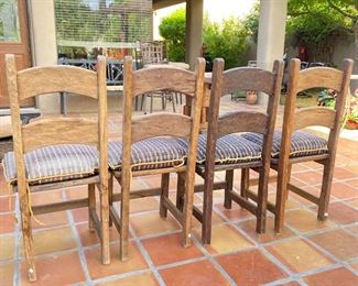 Rustic Wood Patio Table with/ 4 Chairs Table: 31.5 in H x 43in Diameter
