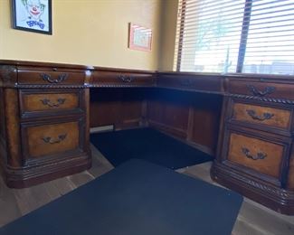 Aspen Home Executive Corner Desk 31 x 27.5 x 74–84in HxWxD