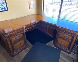 Aspen Home Executive Corner Desk 31 x 27.5 x 74–84in HxWxD