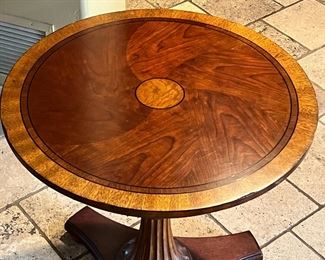 Ethan Allen Townhouse Accent Table Round PLT-9790 28 x 28in diameter